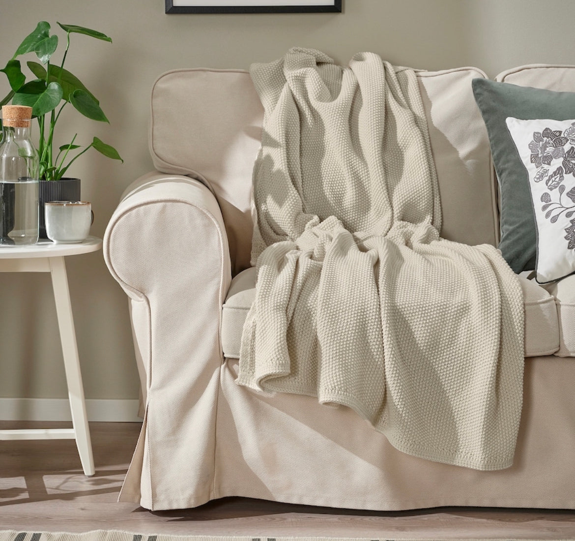 White Knitted Throw Blanket
