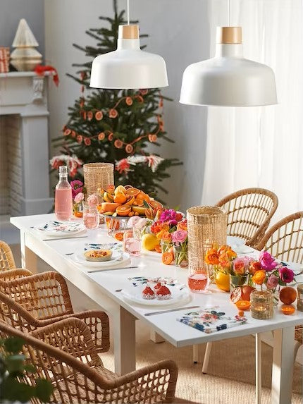 White 4/6 seater dining table