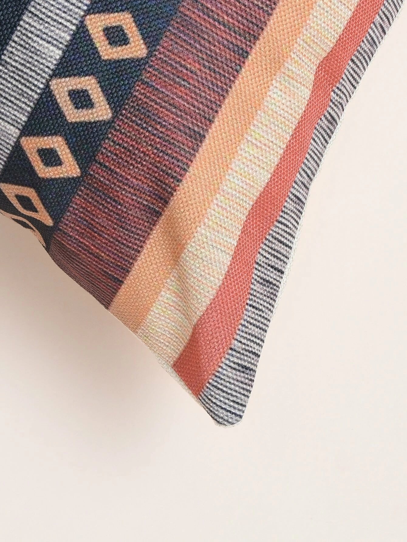 Retro Geometric Pattern Cushion