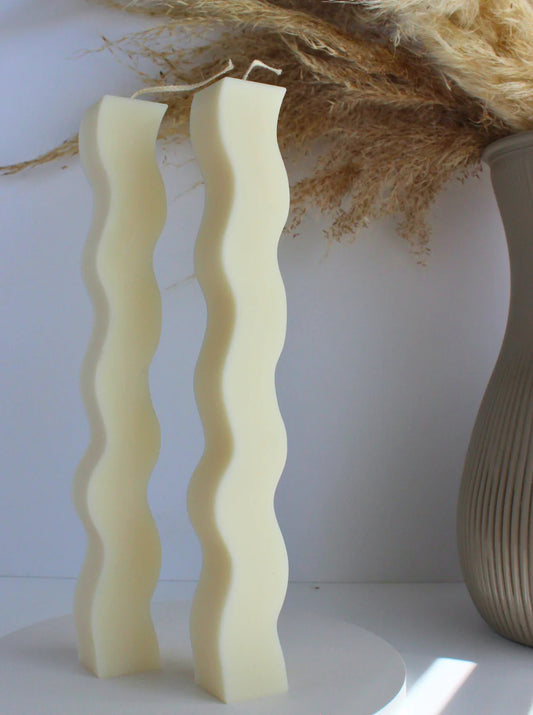 Wavy pillar candle